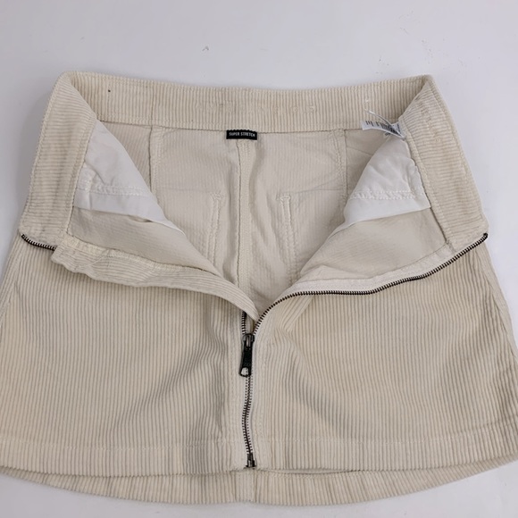 American Eagle Corduroy Mini skirt Size 6 Zip up front Pockets Creme ivory - Picture 9 of 13